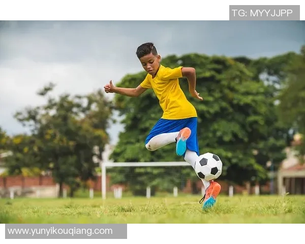 足球明星与孩子们的温馨时刻揭秘他们背后的爱与责任