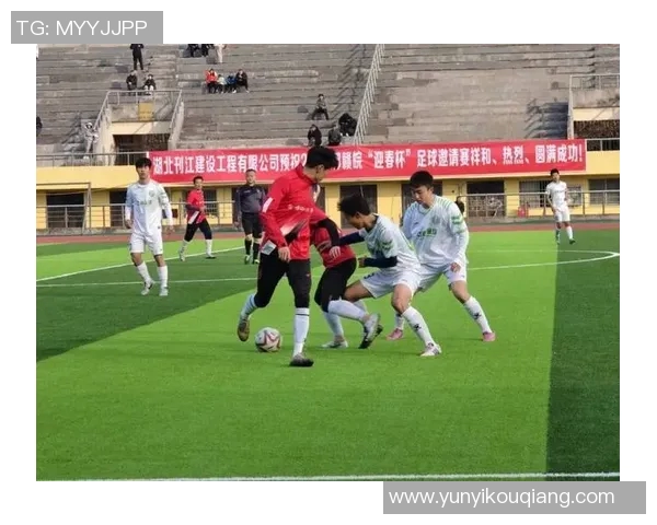 足球巨星化身路人街头表演引发围观粉丝热情点赞